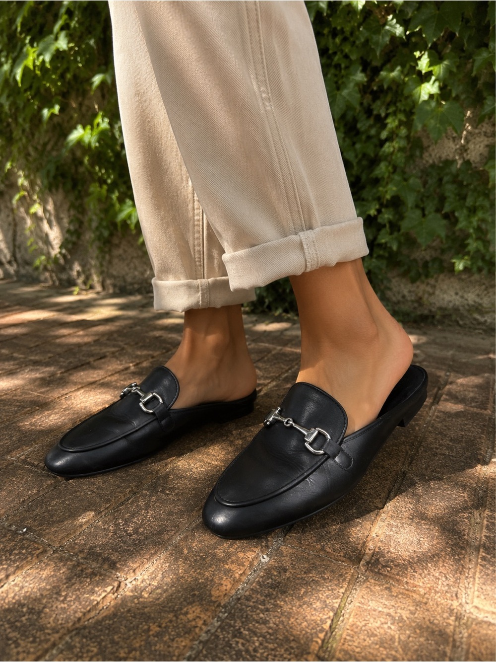 VIONIC Black Leather Silver Horsebit Slip-on Mules, 9